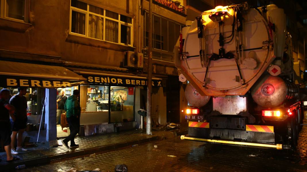 Ulaşım kapandı, iş yerlerini su bastı... Sel felaketi o illeri vurdu 7
